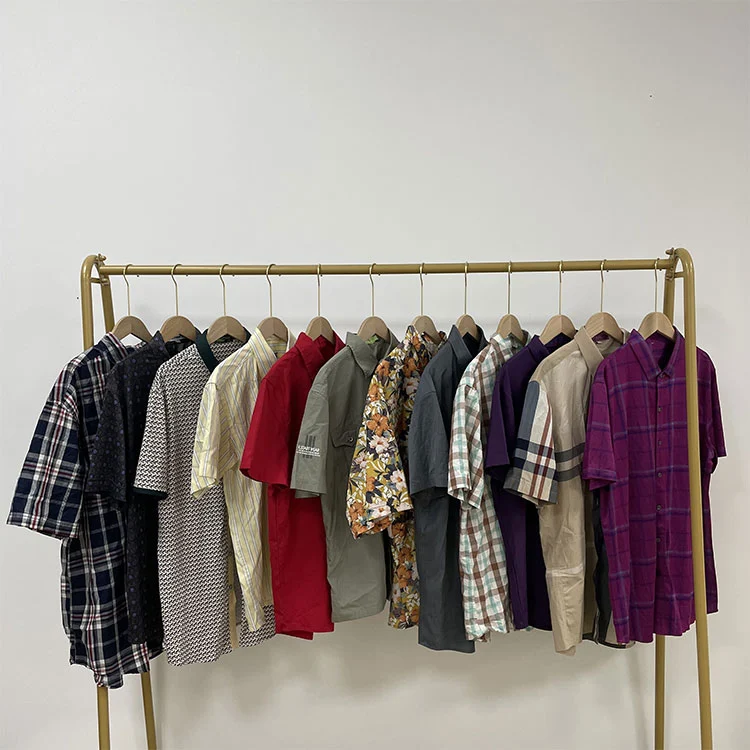 Thrift Thrift erosketak: Bigarren eskuko arropa nola erostea kontsumitzaileen dirua aurreztea da